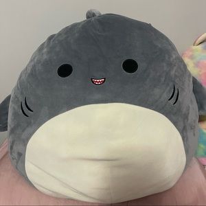 Dark gray Gordon the shark squishmallow